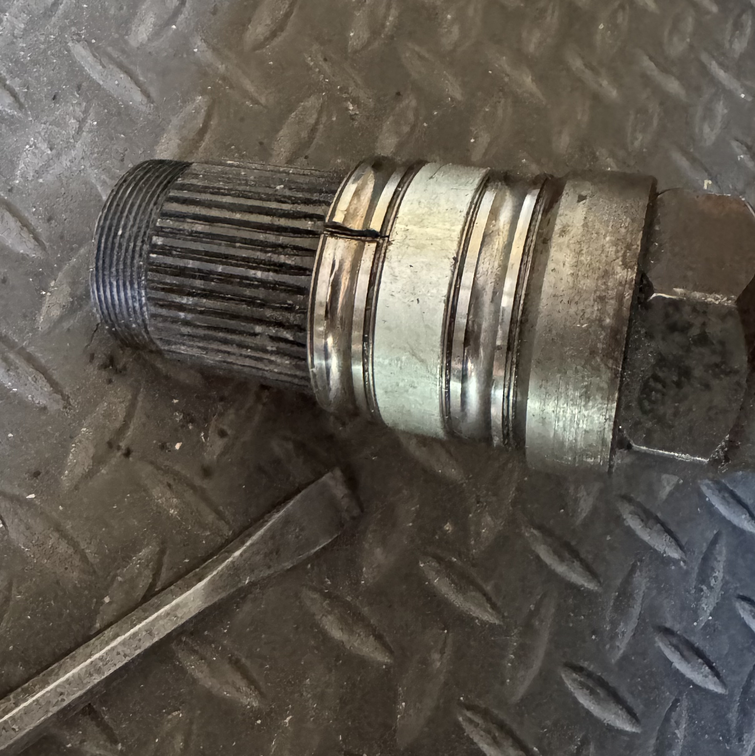 bearing race split