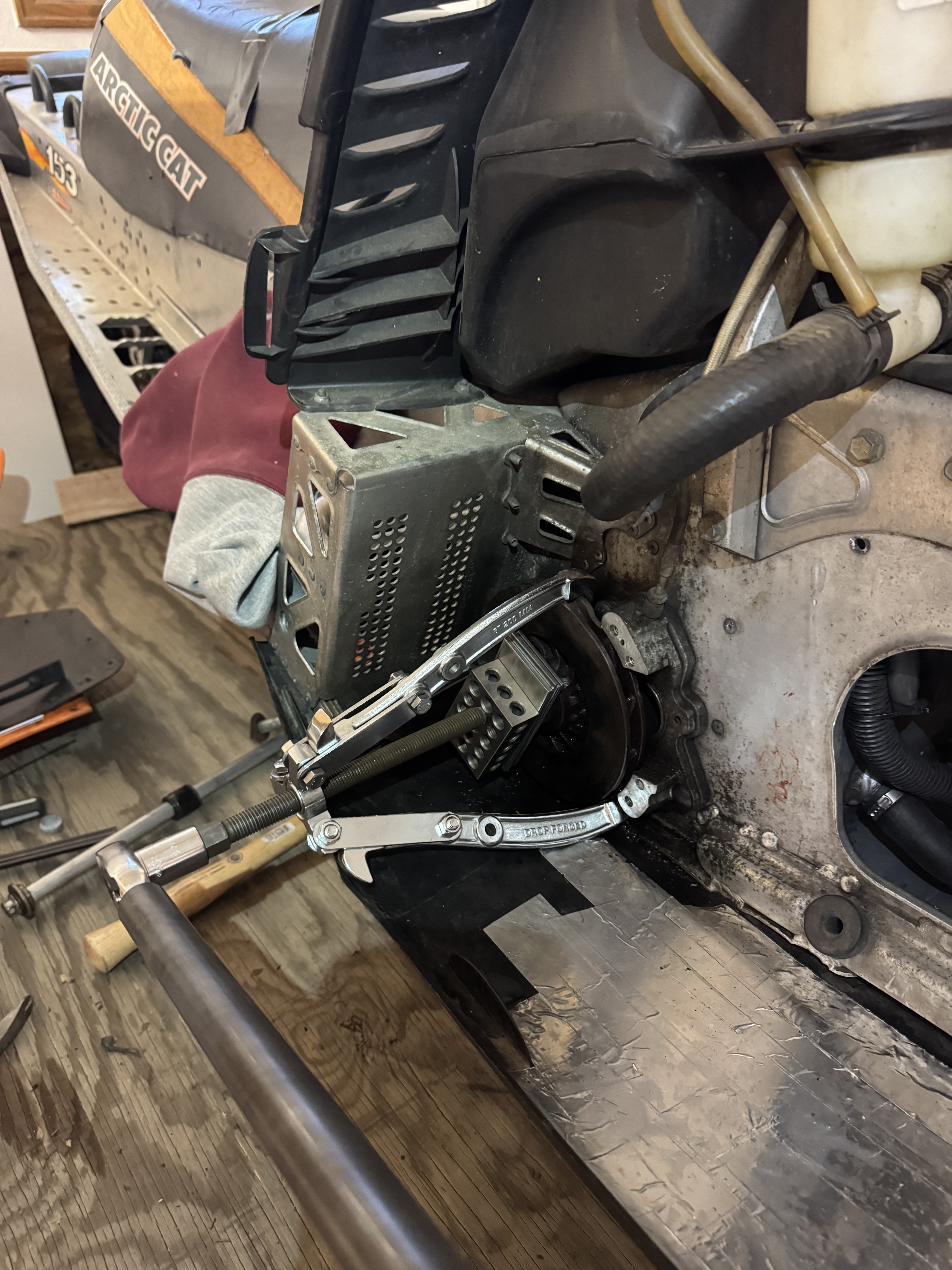 jaw pullers on the rotor